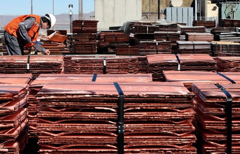 Almacén con laminas de cobre